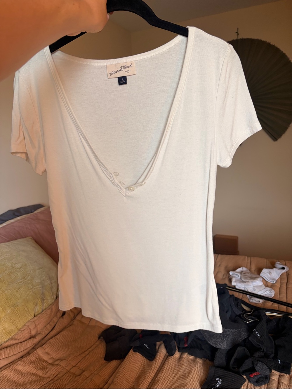 White V-Neck Short Sleeve Tee Size S